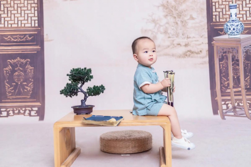 沈阳宝宝边吃奶边挣扎烦躁